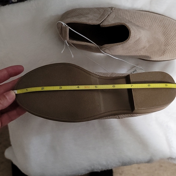 Universal Thread - Picture 4 of 4